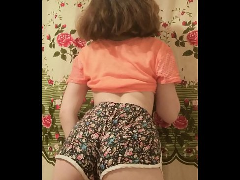❤️ מותק צעיר סקסי פושט את המכנסיים הקצרים במצלמה ️ סרטון פורנו ב-iw.javdoe.top ❌❤
